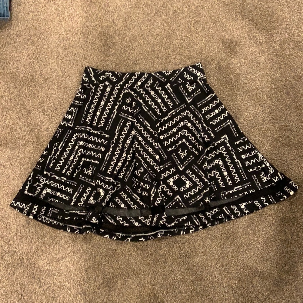 Knee length patterned black skirt